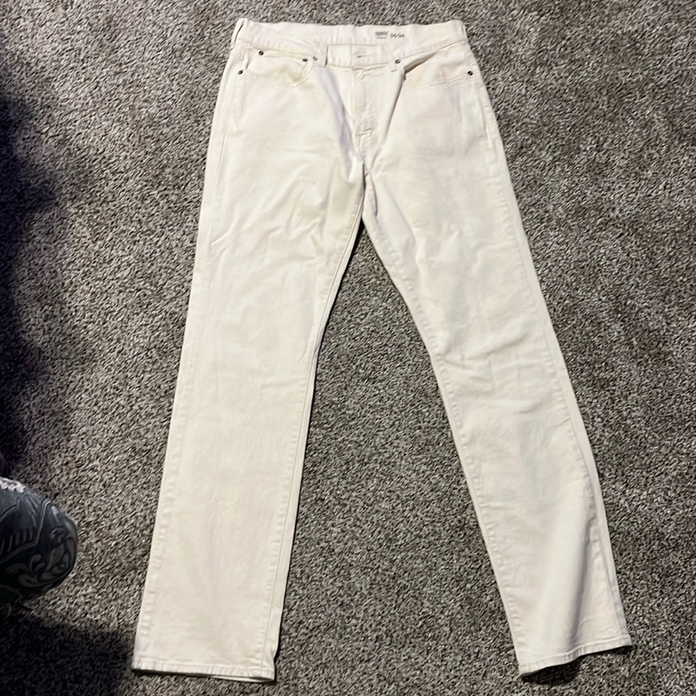 Men’s Cremieux straight jeans.